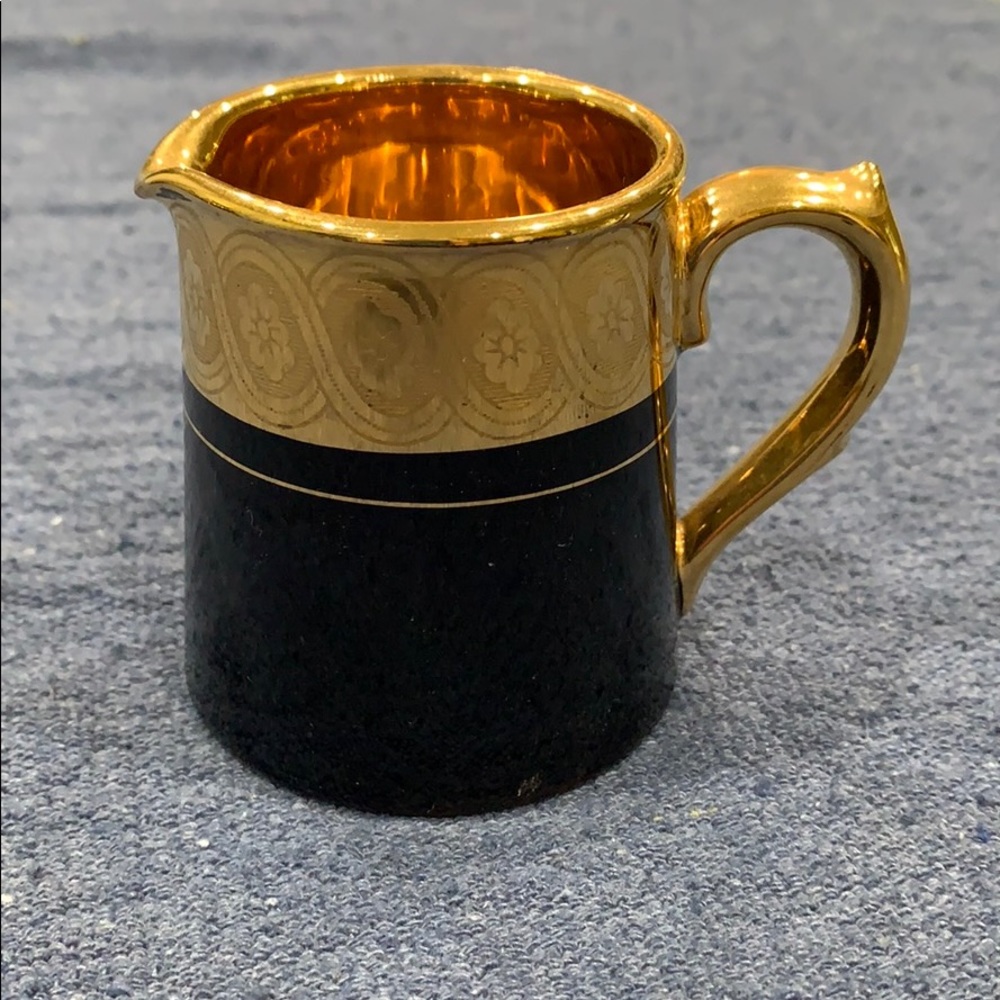 Tea pot , sugar and creamer dish